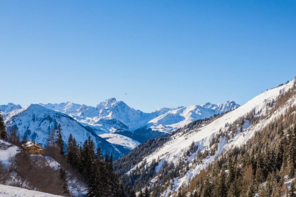 Os 4 destinos de neve de alto padrões mais incríveis para suas férias de inverno